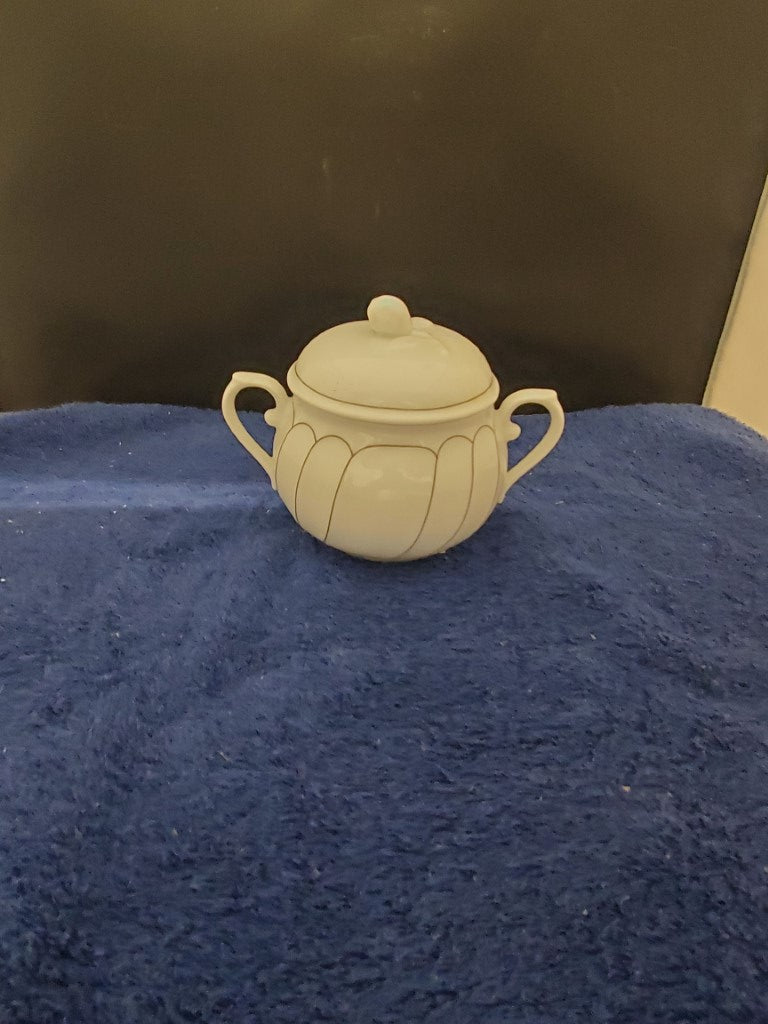 Mikasa Fleetwood Creamer with Sugar Bowl and Lid LK