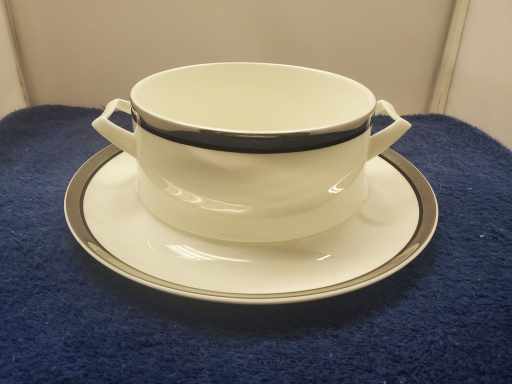 Mikasa Solitude Gravy Boat & Underplate LK
