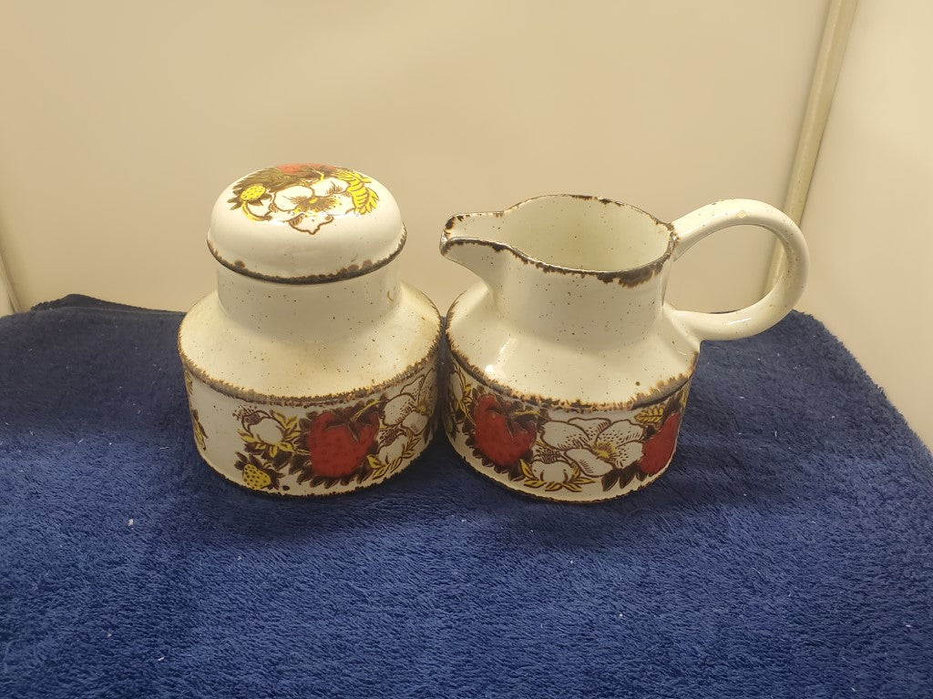 W R Midwinter Strawberry Creamer & Sugar Bowl with Lid LK