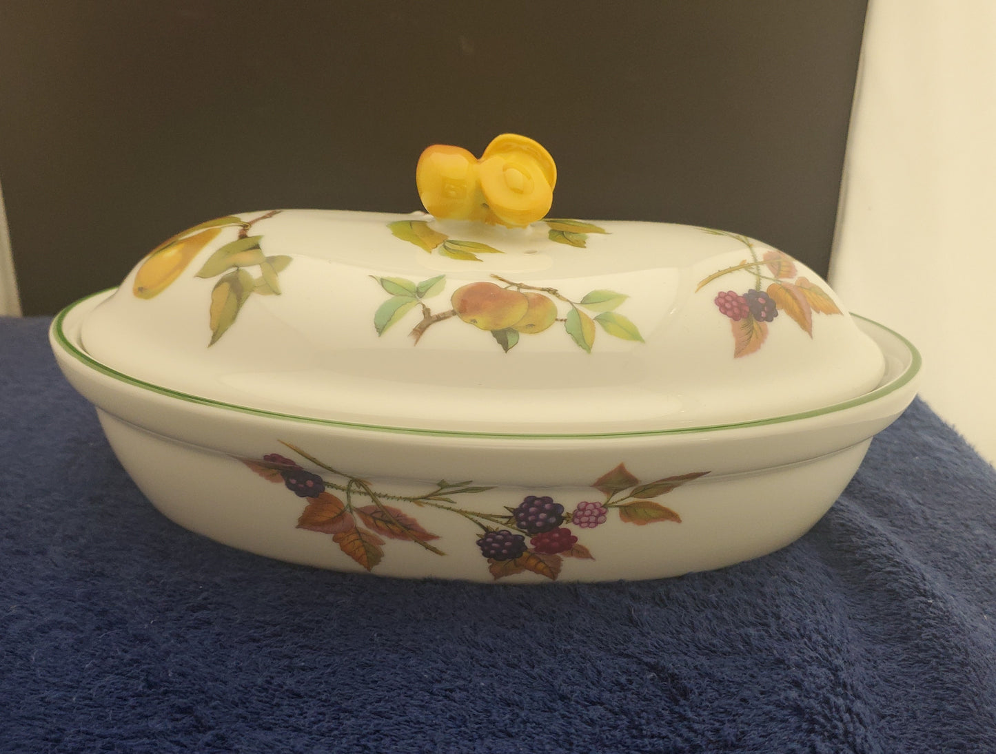 Royal Worcester Evesham Vale Oval Covered Casserole Dish with Fruit Top