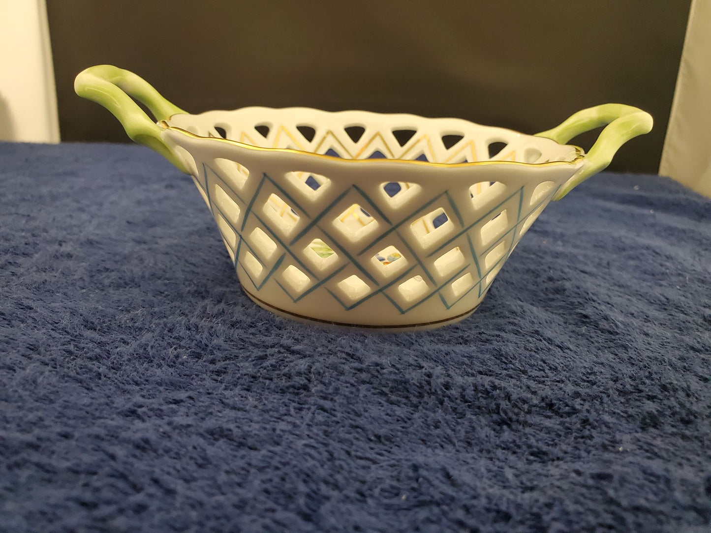 Herend Queen Victoria (VBO) Open Weave Basket (7413)