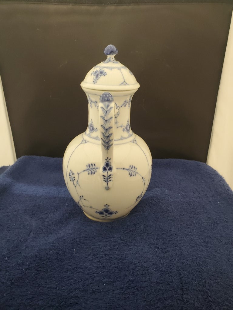 Royal Copenhagen Blue Fluted Plain Coffee Pot (48)