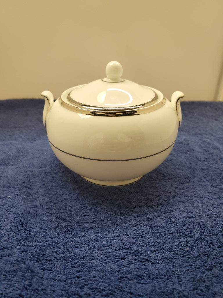 Wedgwood Carlyn Sugar Bowl with Lid