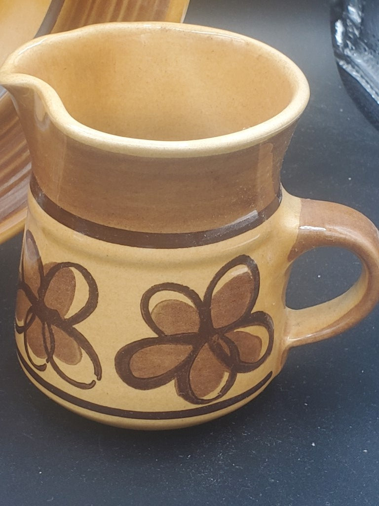 Metlox Poppytrail Vernon Carmel Hostess Set LK